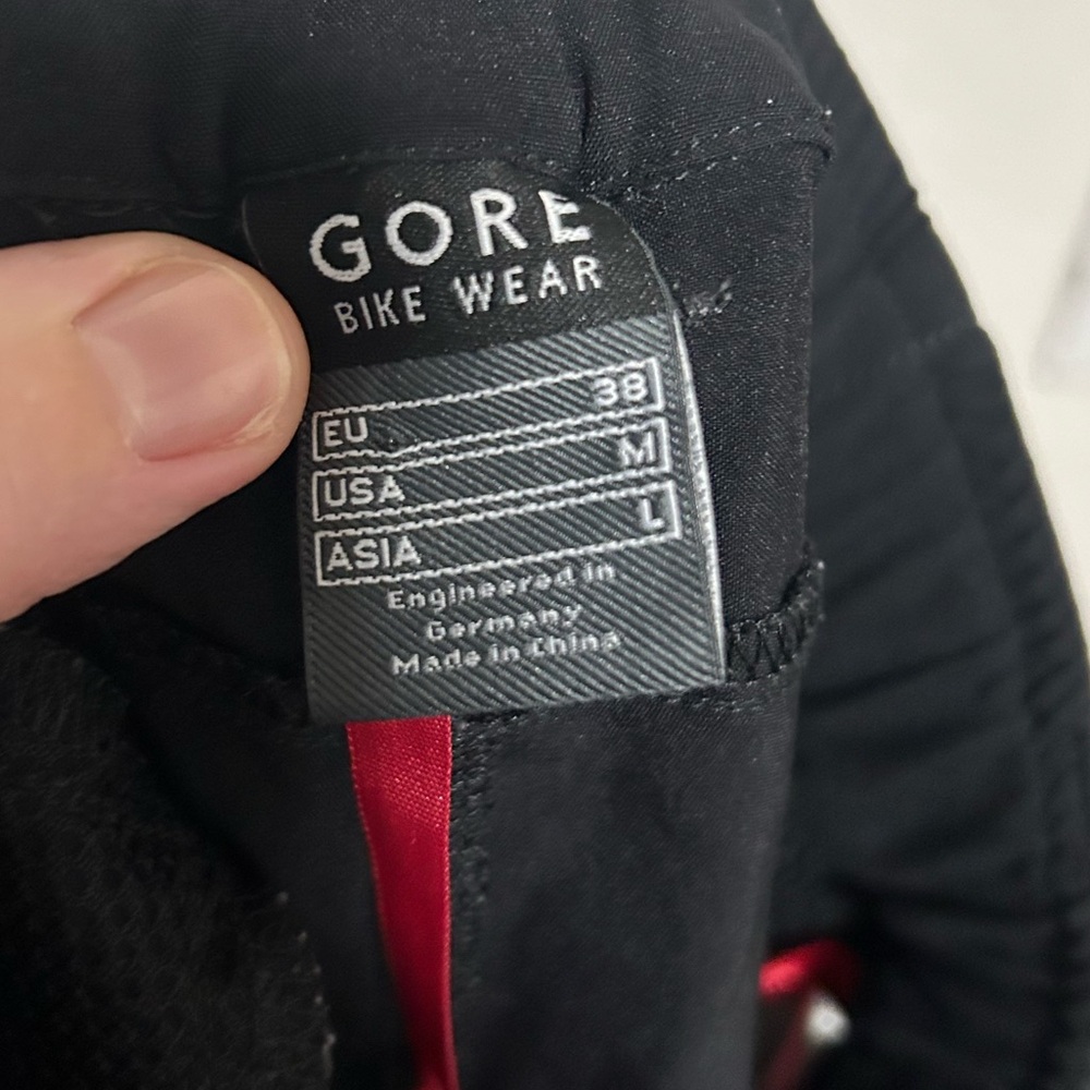 Gore bike wear shorts size medium - Picture 4 of 6